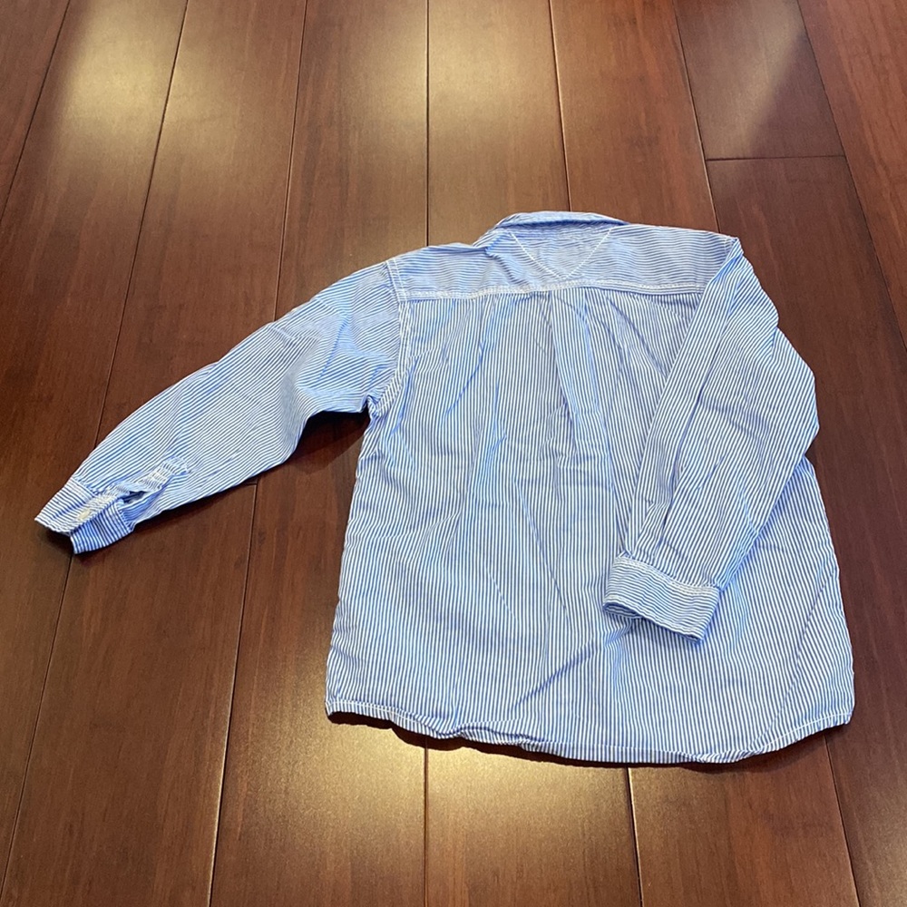 Tommy Hilfiger button up shirt - Picture 2 of 3